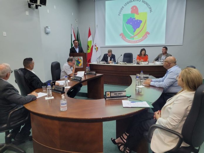 Vereadores cobram explicações sobre aumento na despesa de combustível em Forquilhinha (2)