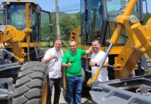 Prefeitura de Treze de Maio recebe máquina motoniveladora do Governo de Santa Catarina