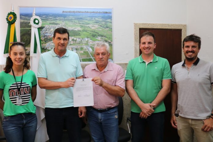 Assinatura das ordens de serviço para início das obras_Foto Émerson Justo (1)