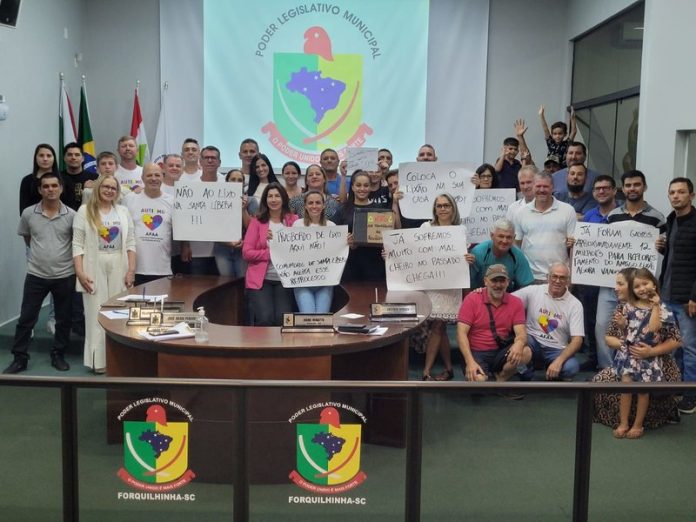 Moradores protestam contra empresa de transbordo do lixo em Forquilhinha (5)