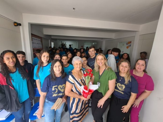 Palestra sobre os 50 anos da Escola Vicente Guollo_foto Beatriz Coan (1)