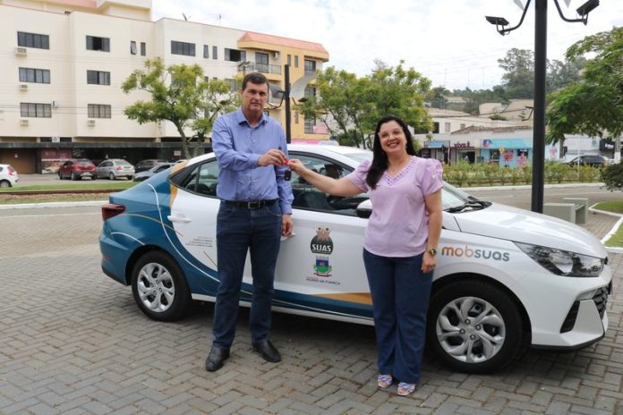 Departamento de Desenvolvimento Social recebe veículo novo_Foto Émerson Justo (1)