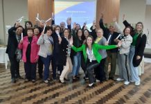 Idosos concluem curso de inclusão digital em Capivari de Baixo