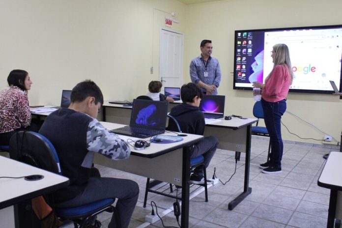 Curso de Informática Básica conta com novos equipamentos em Morro da Fumaça - Foto Émerson Justo_Prefeitura de Morro da Fumaça_Easy-Resize.com