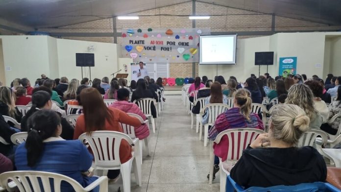 Encontro em homenagem ao profissionais da educação de Morro da Fumaça - Foto Divulgação_Prefeitura de Morro da Fumaça_Easy-Resize.com