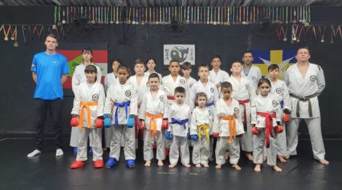 atletas-de-karate-800x445_Easy-Resize.com