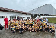 Formatura do Projeto Golfinho conta com tradicional banho de mangueira, em Cocal do Sul