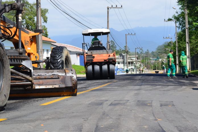 Rua Recebe camada asfáltica (2)