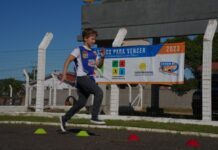Medalhista olímpico Edson Luciano Ribeiro apresenta o projeto Correndo Para Vencer aos estudantes