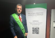 Rogério Frigo recebe prêmio Prefeito Amigo da Criança