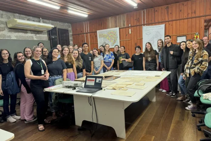 Visita Centro de Documentação (1)