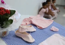 Educação entrega Kits para alunas do ballet