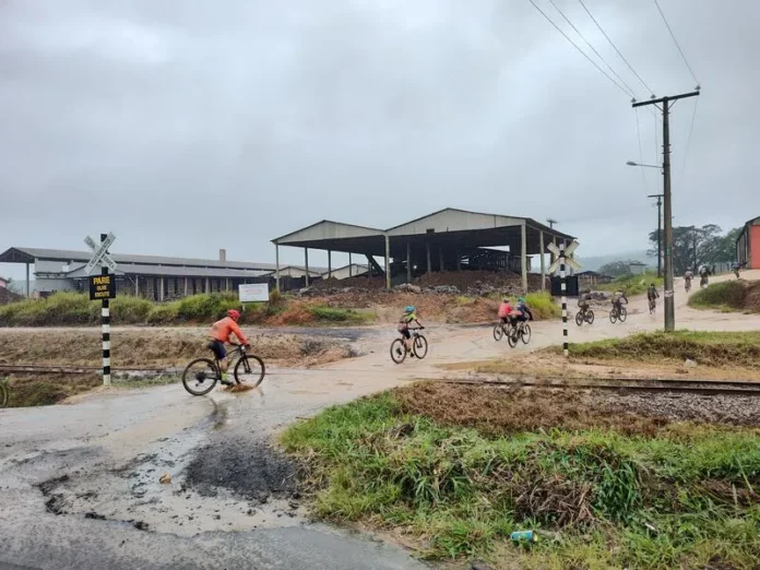 Clima chuvoso proporciona experiencia desafiadora aos participantes do IV Cicloturismo de Morro da Fumaca 12_
