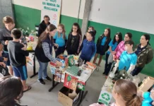 Estudantes de Morro da Fumaça aprendem sobre reciclagem em visita ao Centro de Triagem do município