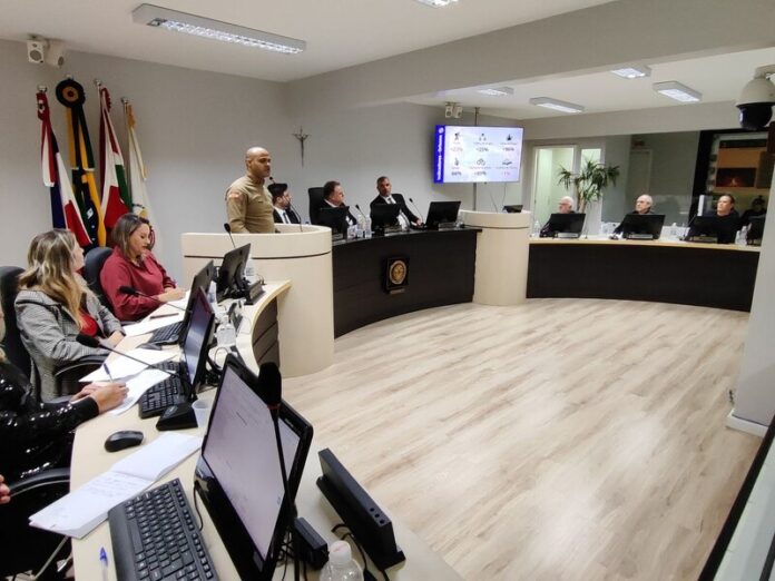 legislativo-orleplast-1407-capa.com