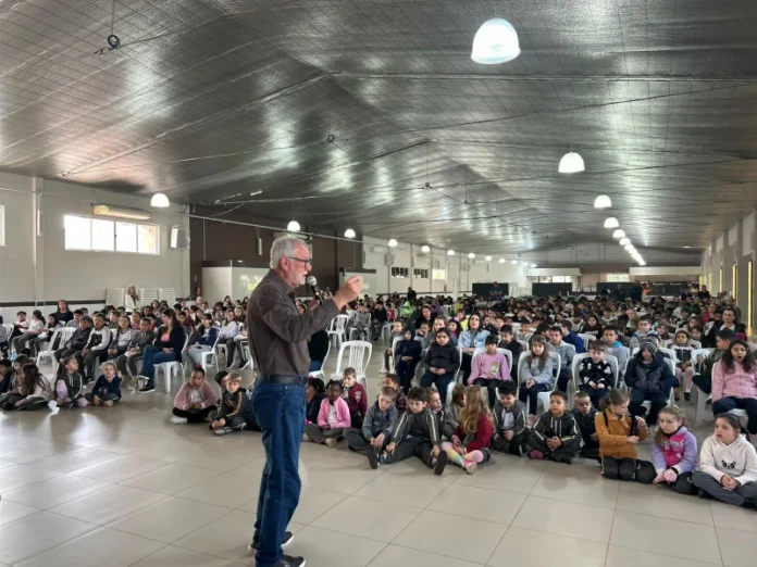 Feira do Livro de Cocal do Sul_batcheditor_fotor