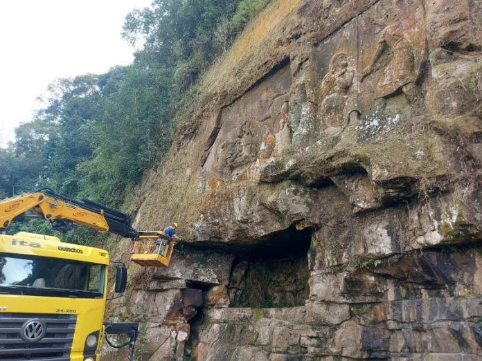 limpeza do paredão escultura (3)_batcheditor_fotor