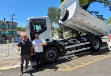 Prefeitura de Treze de Maio adquire novo caminhão basculante para reforçar os trabalhos da Secretaria de Obras
