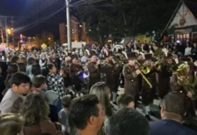 Chegada do Expresso Natalino emociona grande público na abertura da programação natalina de Morro da Fumaça