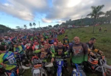 Evento de motociclismo reúne mais de 400 trilheiros em Morro da Fumaça