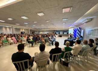 Rede Municipal de Içara abre ano letivo de 2026 com encontro de professores e palestra sobre saúde emocional