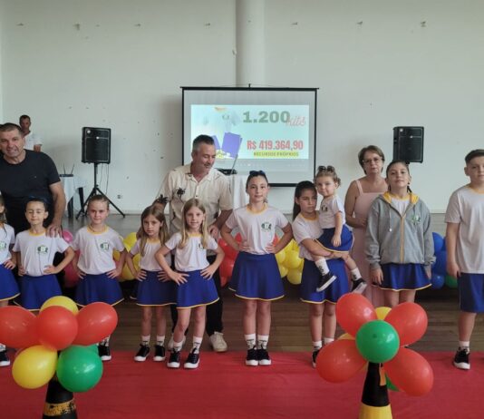 Secretaria de Educação realiza evento para lançamento e entrega de novos uniformes, material didático e kit escolar