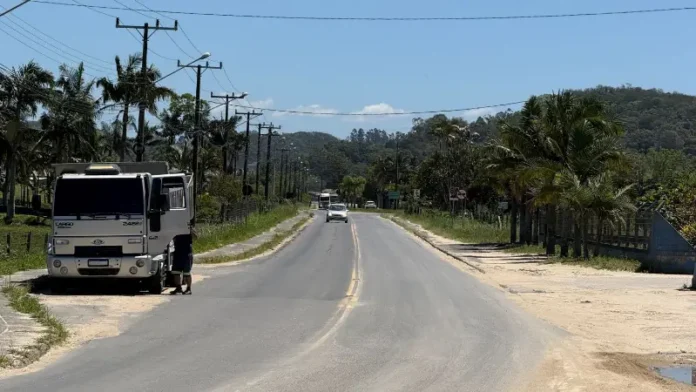 autobot_698dd8bc2a390___UTF-8_Q_Rodovia_Tranquilo_Sartor__2D_Morro_da_Fuma_C3_A7a__285_29_2Ejpg__