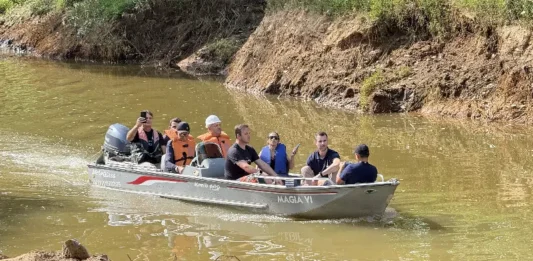 Prefeito de Morro da Fumaça acompanha desassoreamento em Forquilhinha em busca de solução para o Rio Urussanga