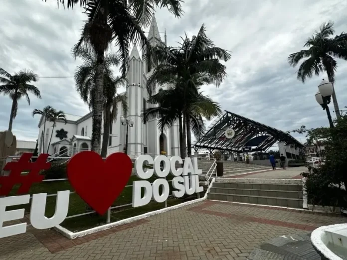 Cocal_do_Sul_promove_reuni__o_para_interessados_em_adotar_espa__os_p__blicos_ap__s_atualiza____o_do_programa.jpeg