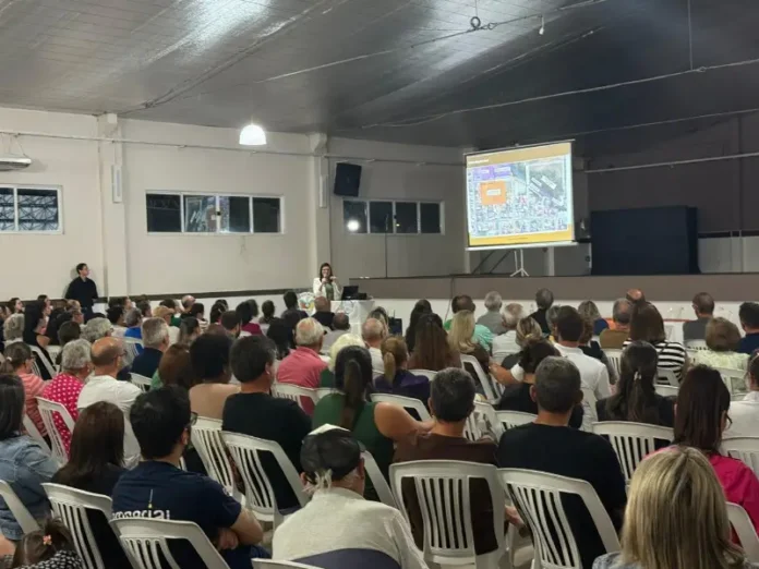 Comunidade_decide_pelo_fechamento_da_Rua_Raul_Pompeia_para_avan__o_da_Rua_Coberta_em_Cocal_do_Sul_2.jpeg