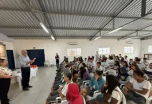 Alunos de Cocal do Sul recebem kits e iniciam programa Defesa Civil na Escola