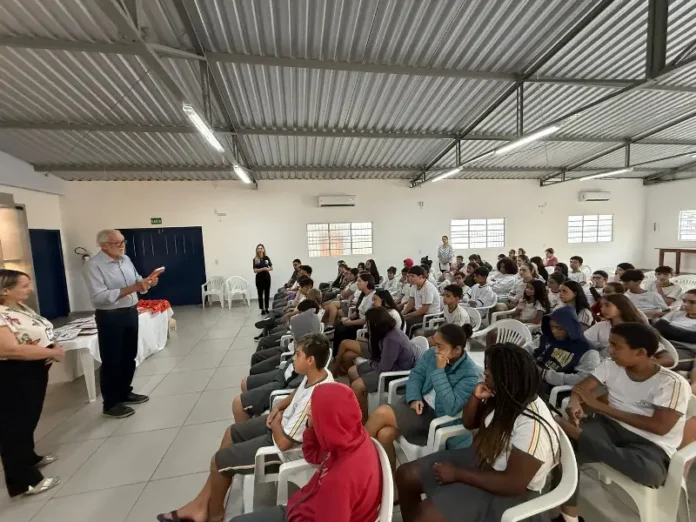 Entregas_de_kits_Defesa_Civil_na_Escola_Cocal_do_Sul_6.jpeg