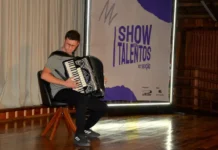 Acadêmico de Pedagogia vence a 10ª edição do Show de Talentos Unibave