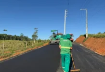 Asfalto começa a mudar cenário de estrada no interior de Cocal do Sul