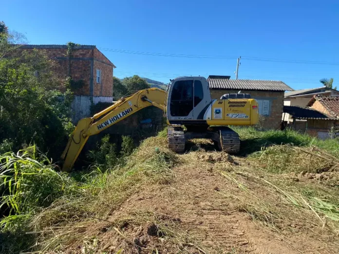 Limpeza_de_valas_em_Esta____o_Cocal.jpeg