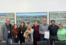 Cocal do Sul assina adesão ao programa Pet Levado a Sério e garante mais de 360 castrações de cães e gatos
