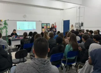Cocal do Sul leva palestra sobre os riscos do vape a estudantes da rede municipal