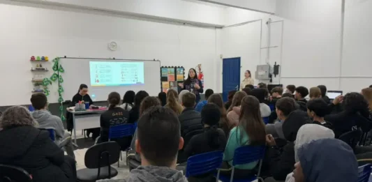 Cocal do Sul leva palestra sobre os riscos do vape a estudantes da rede municipal