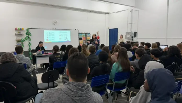Cocal_do_Sul_leva_palestra_sobre_os_riscos_do_vape_a_estudantes_da_rede_municipal_3.jpeg