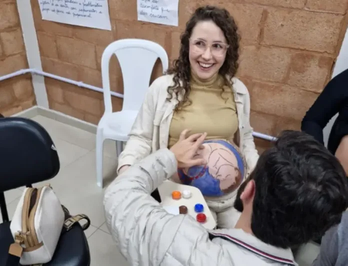 Grupo_de_gestantes_recebe_orienta____es_sobre_parto__amamenta____o_e_cuidados_com_o_bebe_em_Cocal_do_Sul.jpeg