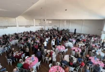 Baile da Terceira Idade com tema junino reúne cerca de 400 idosos em Treze de Maio