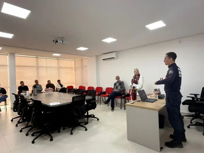 Junho_Laranja_refor__a_preven____o_a_queimaduras_e_capacita_professoras_em_Cocal_do_Sul.jpeg