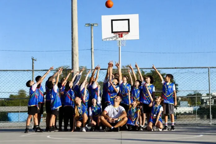 Projeto_de_basquete_re__ne_40_crian__as_e_realiza_sonho_de_ex-atleta_em_Cocal_do_Sul.jpeg
