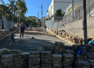Urussanga avança na recuperação de ruas com lajotas