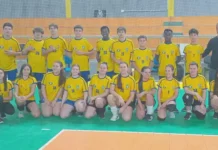 Prefeitura de Treze de Maio entrega 230 uniformes para escolinhas de futebol e vôlei