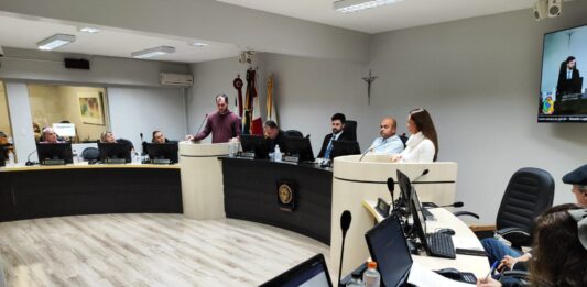 Saúde Pública: Câmara de Orleans recebe coordenadores para tratar de surto de zoonoses