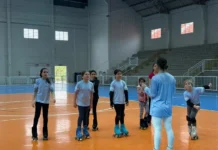 Cocal do Sul mantém única aula pública de patinação artística da Amrec
