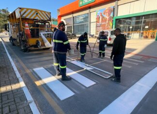 Prefeitura de Treze de Maio inicia revitalização da sinalização horizontal no centro do município