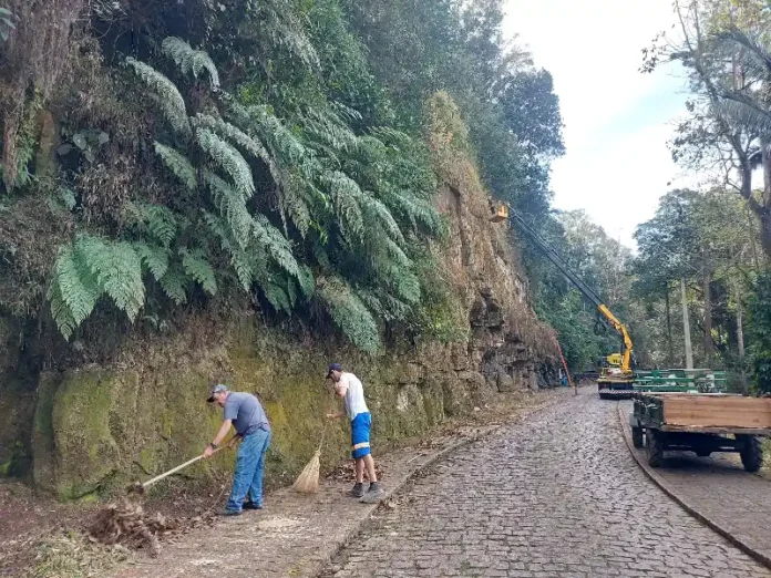 limpeza-do-paredao-escultura-2.jpeg